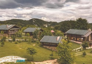 Sfendamos Wood Village