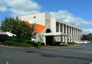 Howard Johnson by Wyndham Clifton NJ