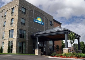 Days Inn by Wyndham Levis
