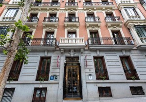 Petit Palace Lealtad Plaza