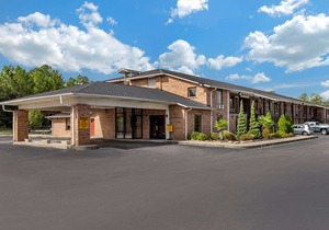 Econo Lodge Inn & Suites