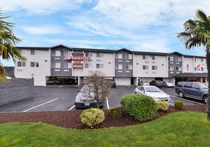 Clackamas Inn and Suites