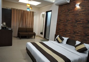 Abhinav Hotel