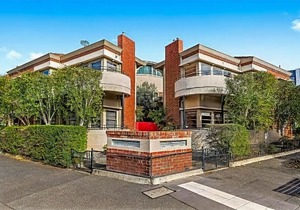 Captain's Retreat Apartments and Cottages