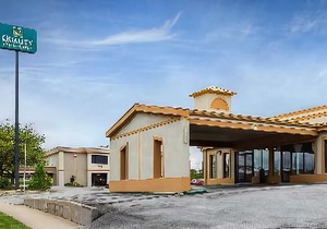 Quality Inn & Suites Bloomington I-55 and I-74