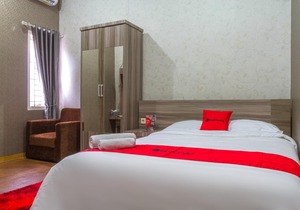 RedDoorz Plus Near Ipdn