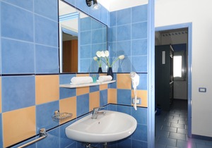 Studio a Stones Throw from The Sea