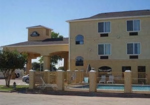 Days Inn by Wyndham Dallas Garland West
