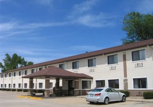 Quality Inn Near I-72 and Hwy 51
