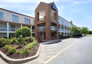 Howard Johnson by Wyndham Romulus Detroit Metro Airport