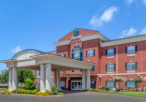 Clarion Pointe Sulphur Springs hotel