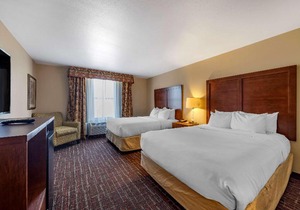 Comfort Inn & Suites Shawnee North Near I-40