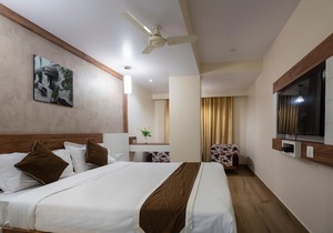 Hotel Monarch International