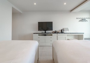 Owl Hotel