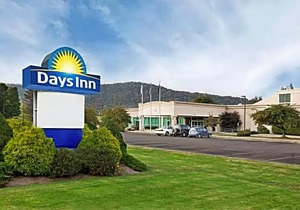 Days Inn by Wyndham Warren