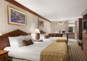 Ramada by Wyndham Saginaw Hotel & Suites
