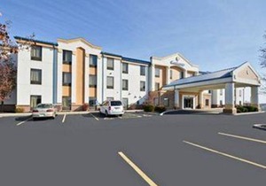 Quality Inn & Suites Arnold