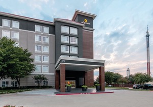 La Quinta by Wyndham Arlington North 6 Flags Dr