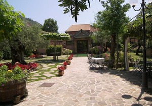 Villa des Reves Room for 3 in The Green Near Montecassino