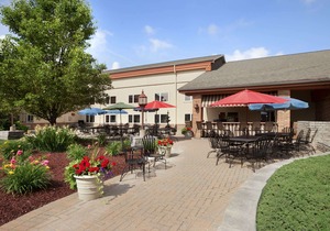 Ramada by Wyndham Saginaw Hotel & Suites