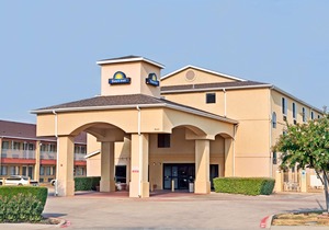 Days Inn by Wyndham Dallas Garland West