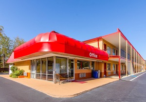 Econo Lodge Near Motor Speedway