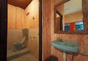 Lovina Central Hostel