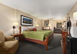 Travelodge by Wyndham New Orleans West Harvey Hotel