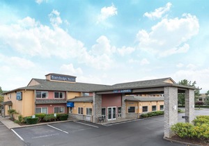 Travelodge Suites by Wyndham Newberg