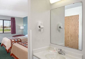 Super 8 by Wyndham Gas City Marion Area