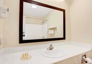 Days Inn & Suites by Wyndham Ridgeland