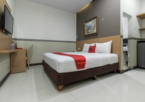 RedDoorz Plus @ Tuparev Cirebon
