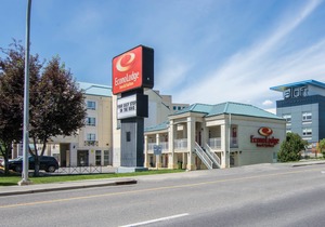 Econo Lodge Inn & Suites University