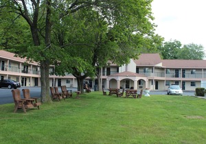 Howard Johnson by Wyndham Lenox