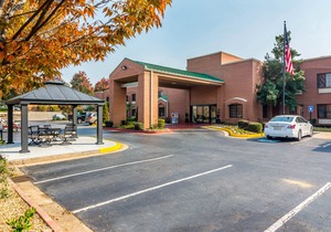 Sleep Inn Near the Avenue