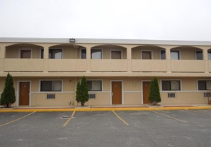 Days Inn by Wyndham Long Island/Copiague