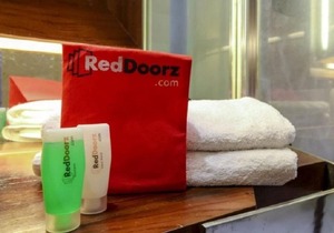 RedDoorz Plus Near Halim Perdanakusuma 2