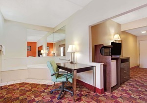 Days Inn & Suites by Wyndham Ridgeland