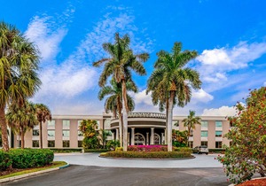 La Quinta by Wyndham Naples Downtown