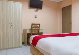 RedDoorz Near Istana Plaza 2