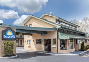Days Inn by Wyndham Woodbury Long Island
