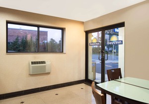 Days Inn by Wyndham Long Island/Copiague