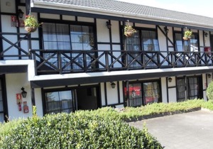 Kingswood Manor Motel