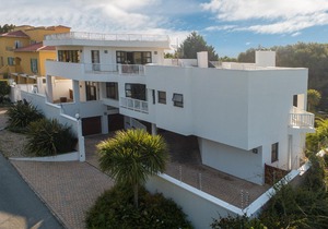 Limoni Luxury Suites