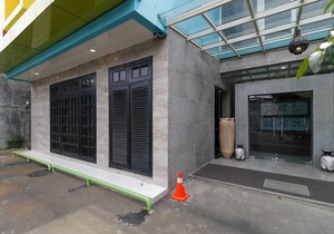 RedDoorz Plus Near Halim Perdanakusuma 2
