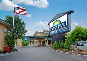 Days Inn by Wyndham Woodbury Long Island