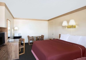 Howard Johnson by Wyndham Brigham City