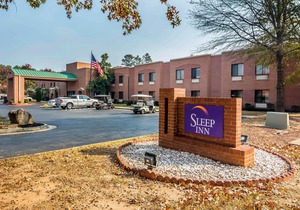 Sleep Inn Near the Avenue
