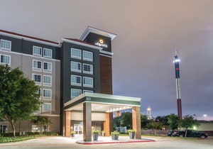 La Quinta by Wyndham Arlington North 6 Flags Dr