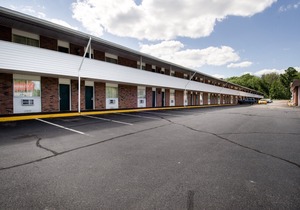 Econo Lodge Inn & Suites